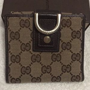 Gucci short wallet